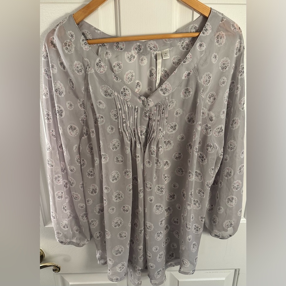 LC Lauren Conrad Gray Floral Blouse Size XL